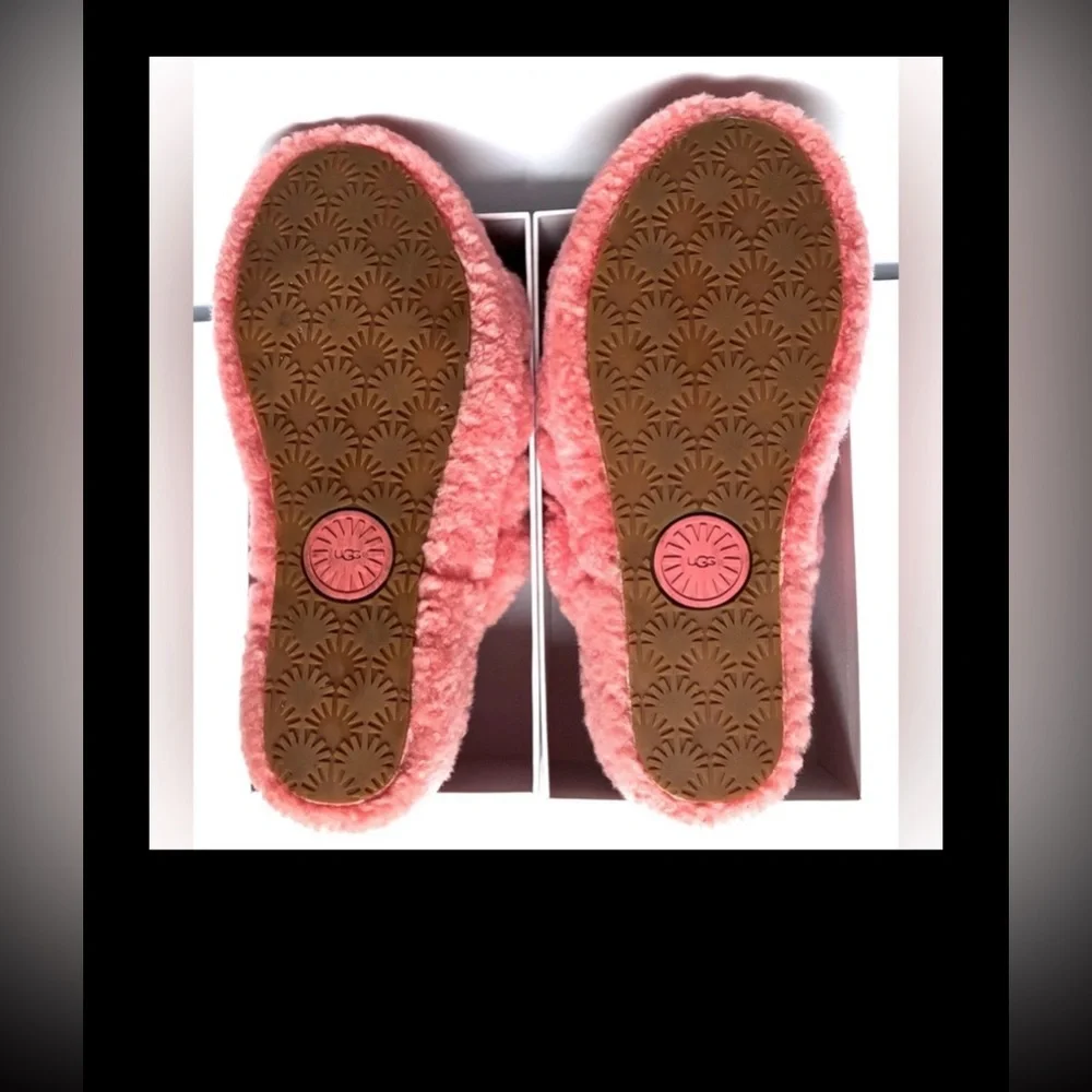 UGG Cora Fluff Yeah Slides Sheepskin with Elastic Logo Strap in Coral Pink Sz. 7